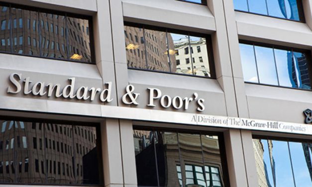 S&P Yunanistan’ın kredi notunu yükseltti