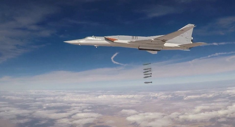 Rusya, yeni bombardıman uçağını tanıttı