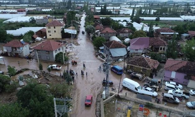 Antalya’da sel tarım arazilerinde zarara yol açtı