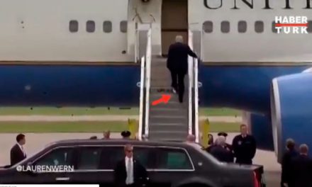 Trump başkanlık uçağına tuvalet kağıdıyla bindi!