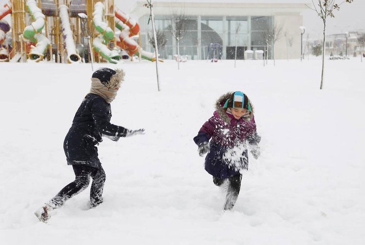 Okullar o illerde yarın tatil