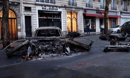 Fransa’da isyan büyüyor! Ülkede son 50 yılın en büyük eylemi