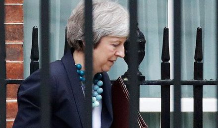 May: Brexit oylaması ertelendi  May: Brexit oylaması ertelendi