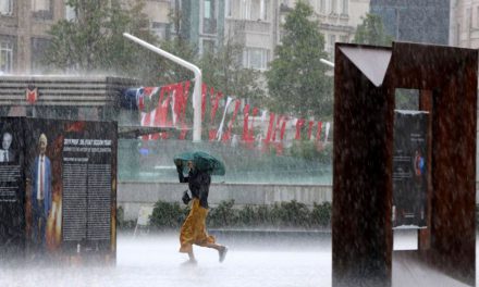 İstanbul’u sağanak vurdu