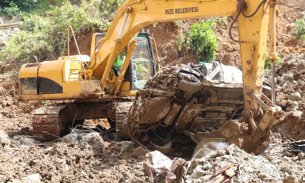 Üç gün sonra iki araç çıkarıldı: 450 kamyon toprak alındı