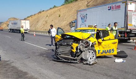 Kuzey Çevre Otoyolu’nda kaza: 3’ü ağır 5 yaralı