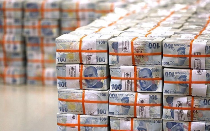 Hazine 9,7 milyar lira borçlandı