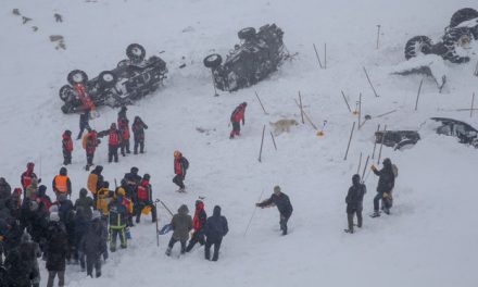 Van’da kurtarma ekiplerinin üzerine çığ düştü: 33 can kaybı