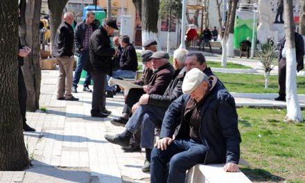 65 yaş üzeri ve kronik rahatsızlığı olanların sokağa çıkmaları yasaklandı