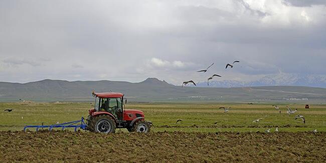 Bakanlıktan tarladaki çiftçiye Kovid-19 uyarısı
