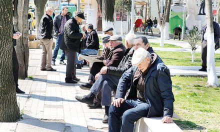 65 yaş üstüne hafta sonu sokak izni!