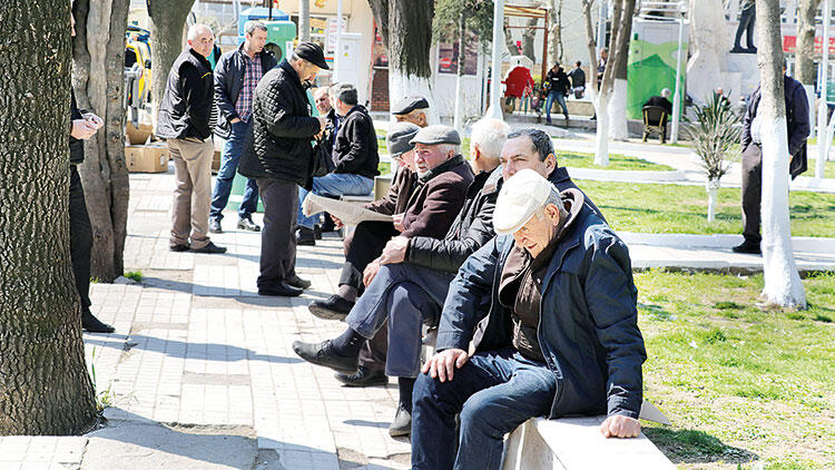 65 yaş üstüne hafta sonu sokak izni!