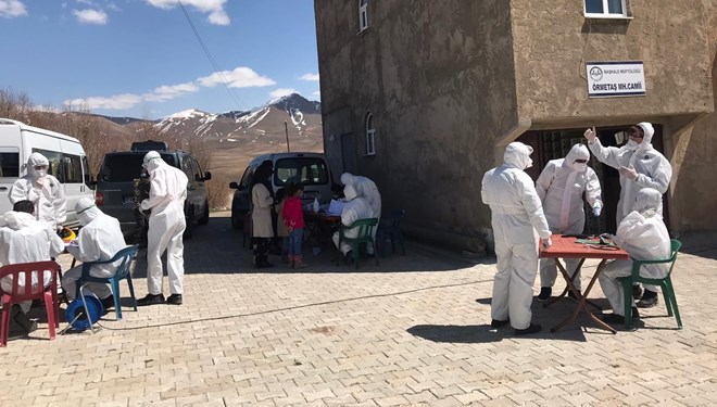 Muhtarın hastaları gizlediği mahallede vaka sayısı 44’e yükseldi