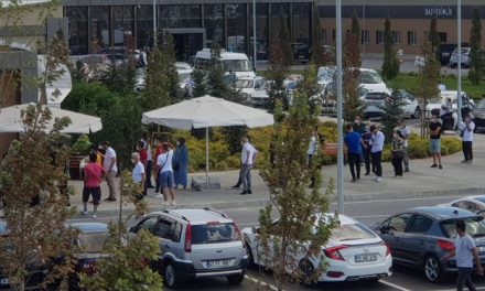 İstanbul’da hastane önünde Covid testi kuyruğu