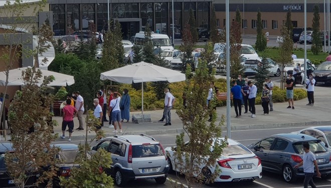 İstanbul’da hastane önünde Covid testi kuyruğu