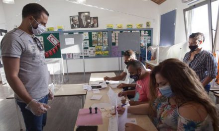 Kuzey Kıbrıs’ta kesinleşmemiş sonuçlara göre cumhurbaşkanlığı seçimini Ersin Tatar kazandı