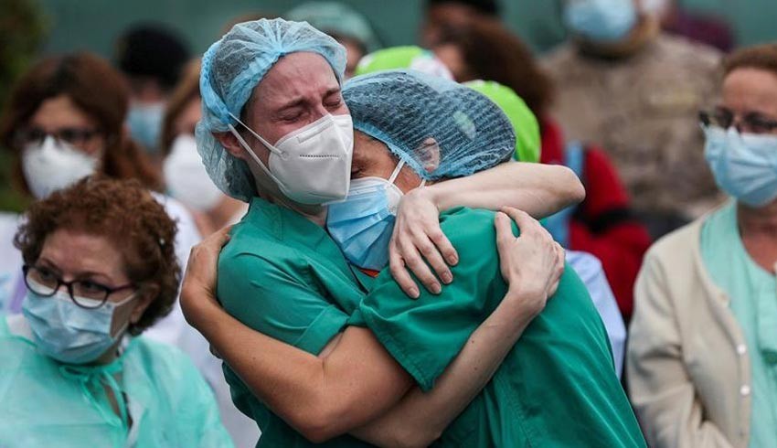Bilim dünyası şokta! Pfizer’ın Covid-19 aşısı olan sağlık çalışanı 10 dakikada fenalaştı