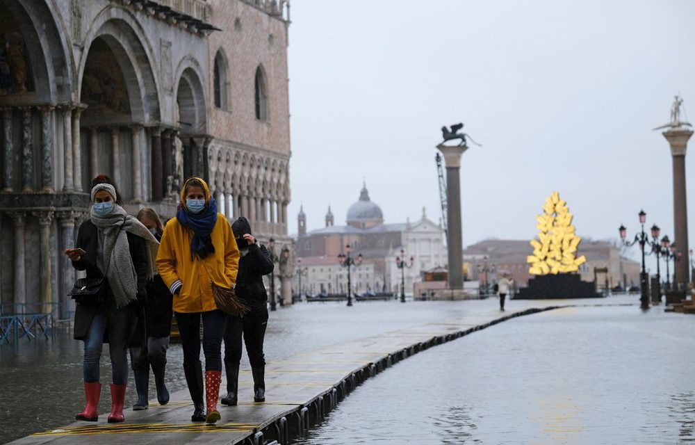 Venedik’te yine su baskını: Milyar dolarlık proje işe yaramadı