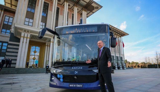 Cumhurbaşkanı Erdoğan, sürücüsüz otobüsün ilk yolcusu