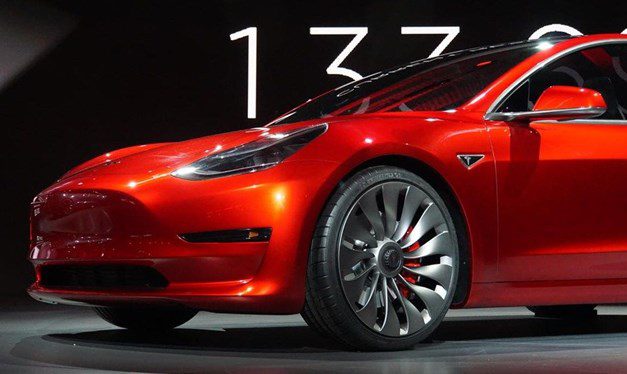 Çip krizi Tesla’yı vurdu: Model 3 üretimine ara verildi