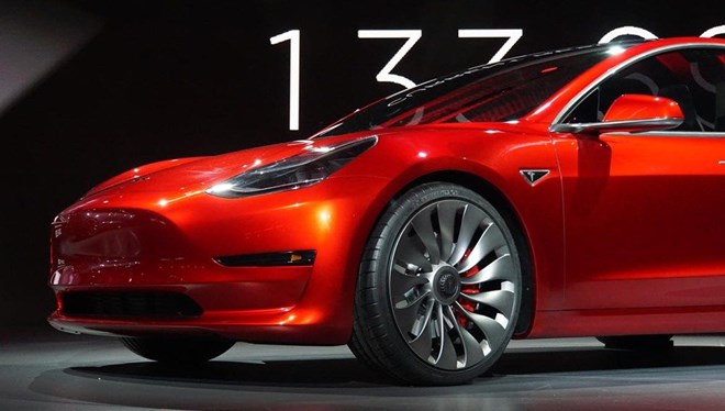 Çip krizi Tesla’yı vurdu: Model 3 üretimine ara verildi