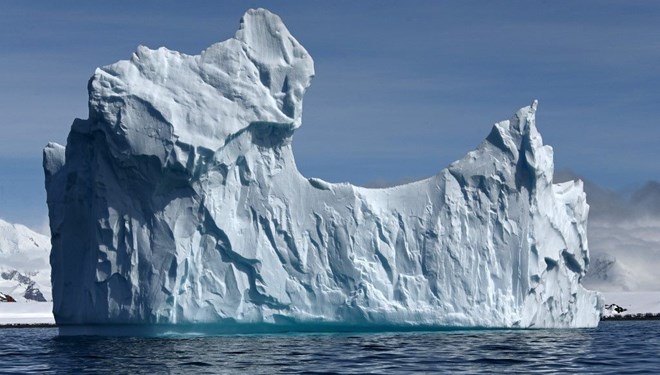 Küresel ısınmanın etkisi: Dünyanın en büyük buz dağı eriyor