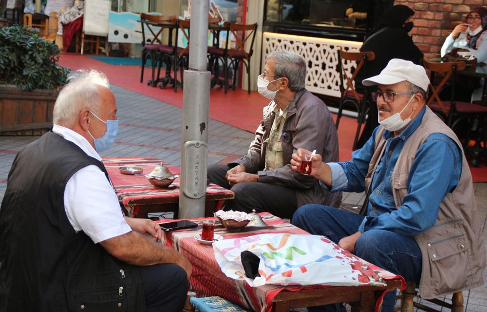 En çok vaka görülen iller arasındaki Rize’de ‘çay sohbetleri’ yasaklandı