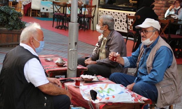 En çok vaka görülen iller arasındaki Rize’de ‘çay sohbetleri’ yasaklandı