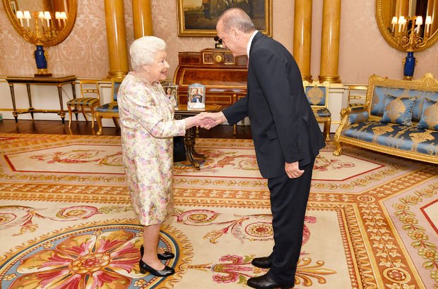 Cumhurbaşkanı Erdoğan Kraliçe 2. Elizabeth ile görüştü!