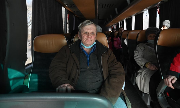 Anadolu Ajansı, Ukrayna’nın Donbas bölgesinden Rusya’ya sivillerin tahliyesini takip ediyor